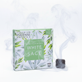Boîte de briques d'encens Californian White Sage sur un fond de très légère fumée d'encens
